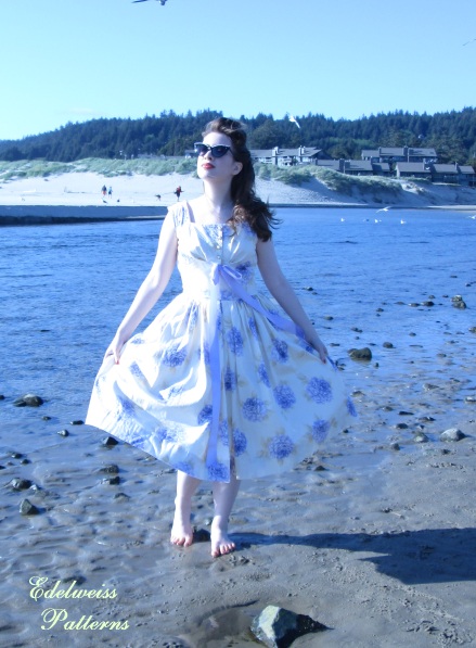1950s-dress-beach-2