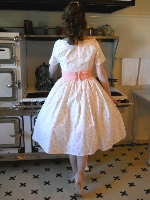 polka-dotted-1950s-dress